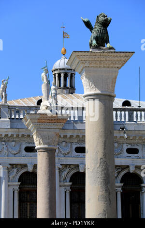 Il Leone di Venezia, San Teodoro e Jacopo Sansovino Biblioteca a Venezia, Italia Foto Stock