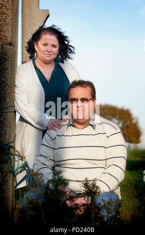 Christophe Victor e il suo nuovo partner Anne-Michelle, i partecipanti della televisione reality show L'Amour Est Dans Le Pré sul belga RTL-TVI channel Foto Stock