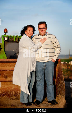 Christophe Victor e il suo nuovo partner Anne-Michelle, i partecipanti della televisione reality show L'Amour Est Dans Le Pré sul belga RTL-TVI channel Foto Stock