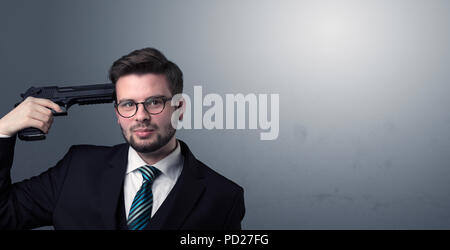 Giovane imprenditore perso l uomo riprese la sua testa con la pistola Foto Stock