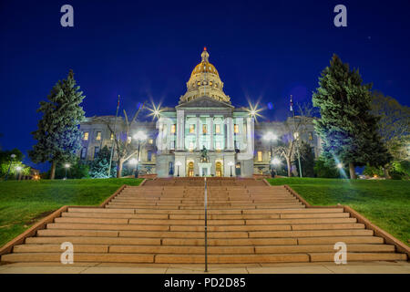 Vista notturna del centro storico di Colorado State Capitol, Stati Uniti Foto Stock