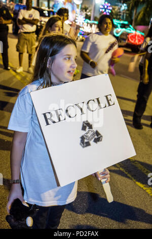 Miami Florida,Miami Dade County,Coral Gables,Junior Orange Bowl Parade,area di sosta,comunità,famiglie genitori figli bambini,evento,yout Foto Stock