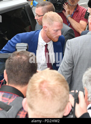 Coltura alternativa Inghilterra cricketer Ben Stokes arriva a Bristol Crown Court accusato di affray. Foto Stock