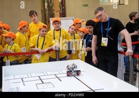 Competizioni di robot tra gli studenti Foto Stock