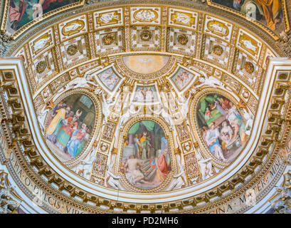 L abside dipinta da Cristoforo Casolani, nella chiesa di Santa Maria ai Monti a Roma, in Italia. Foto Stock