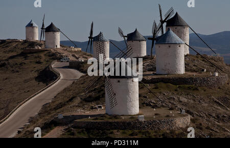 Windmühlen auf dem Burghügel Foto Stock