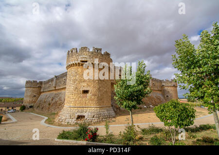 Grajal de Campos, Leon, Spagna, Ottobre 2016: vista del castello di Grajal de Campos Nella provincia di León Foto Stock