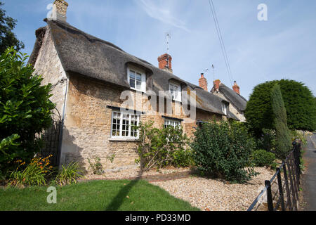 Il grazioso villaggio di Empingham a Oakham, Rutland England Regno Unito Foto Stock