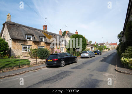 Il grazioso villaggio di Empingham a Oakham, Rutland England Regno Unito Foto Stock