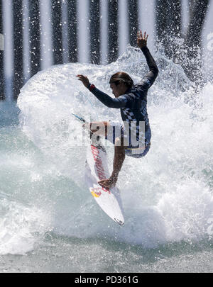 Los Angeles, California, USA. 5 Ago, 2018. Kanoa Igarashi compete in semifinale al Vans US Open di surf su Agosto 5, 2018 in Huntington Beach, California. Credito: Ringo Chiu/ZUMA filo/Alamy Live News Foto Stock