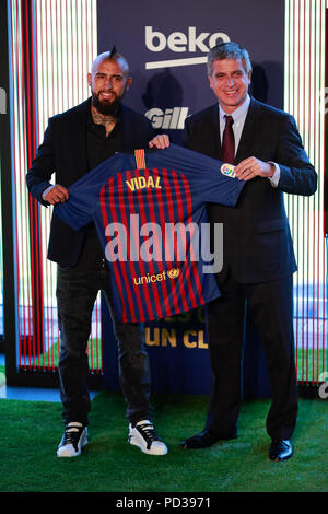 Barcellona, Spagna. Il 6 agosto 2018. Il 6 agosto, 2018. Camp Nou, Barcellona, Spagna - Presentazione di Arturo Vidal come nuovo giocatore del FC Barcelona, Barcelona Credit: AFP7/ZUMA filo/Alamy Live News Foto Stock