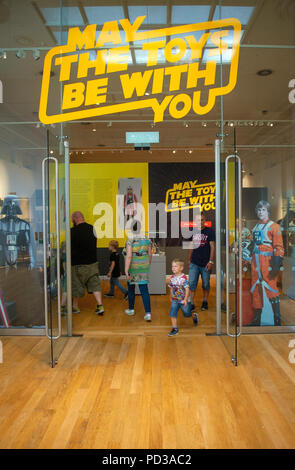 Possono i giocattoli di essere con voi. Star Wars giocattoli e film mostra a New Walk Museum, Leicester. Foto Stock