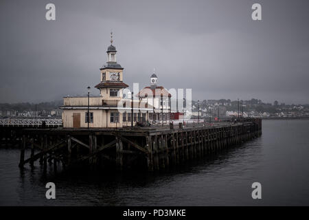 Il molo vittoriano a Dunoon, Argyll, Scozia su montanti in legno. Foto Stock