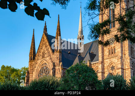 La facciata Ovest al tramonto, San Paolo, tempio Luterana, Chiesa protestante del XIX secolo, quartiere Neustadt, Strasburgo, Alsazia, Francia, Europa Foto Stock