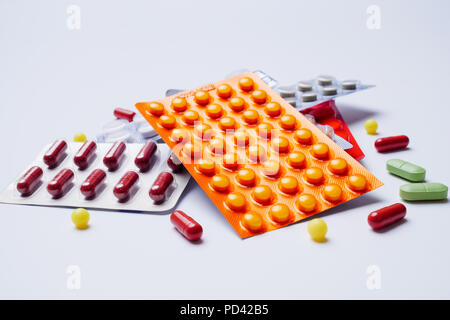 Foto di alveoli con la medicina in vuoto sfondo isolato Foto Stock