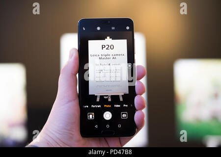 Varsavia, Marzo 2018 - Appena lanciato Huawei P20 Pro smarpthone viene visualizzato per scopi editoriali Foto Stock