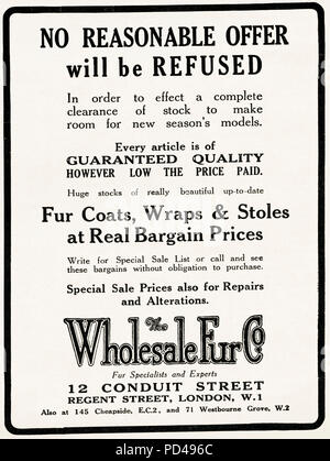 1920s vecchio vintage originale pubblicità pubblicità gioco di stock di vendita all'ingrosso Fur Co di Conduit Street Regent Street Londra Inghilterra REGNO UNITO nella rivista inglese circa 1924 Foto Stock