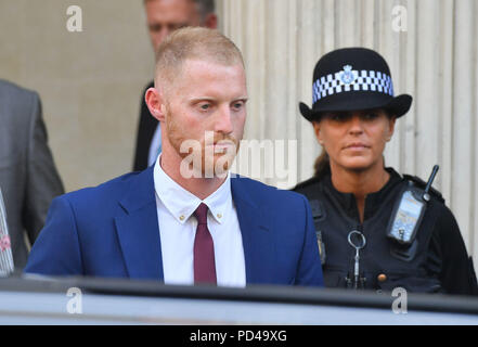 Inghilterra cricketer ben foglie di Stokes Bristol Crown Court, dove egli è sotto processo accusato di affray. Foto Stock