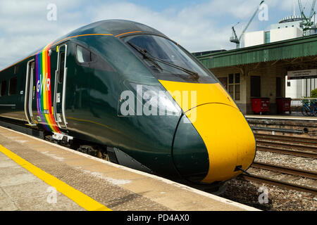 Hitachi Classe 800 convoglio azionato da Great Western Railway sotto il Dipartimento per i trasporti Intercity Express permanente del programma a Cardiff Foto Stock