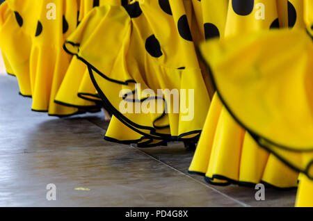 Primo piano di un tipico le scarpe per il tradizionale spagnolo di flamenco scarpe da ballo, pelle tacchi alti, parte del costume Foto Stock