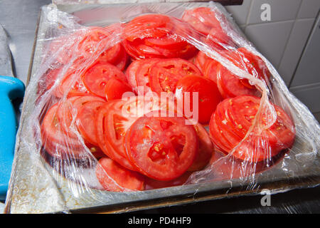 Molto grande pizza, hamburger, patty, secondo corso nel ristorante, fast food, cibo cibo sano Foto Stock