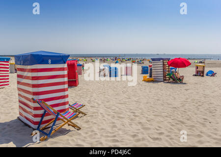 Tipica Tenda a strisce sulla spiaggia di Borkum, Germania Foto Stock