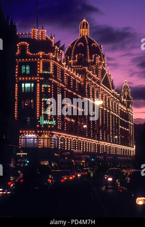 1987 STORICO HARRODS GRANDE MAGAZZINO (©CHARLES WILLIAM STEPHENS 1939) BROMPTON ROAD KNIGHTSBRIDGE LONDRA INGHILTERRA UK Foto Stock