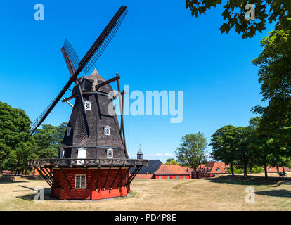 Mulino a vento sul re il bastione a Kastellet (Cittadella), Copenhagen, Danimarca Foto Stock