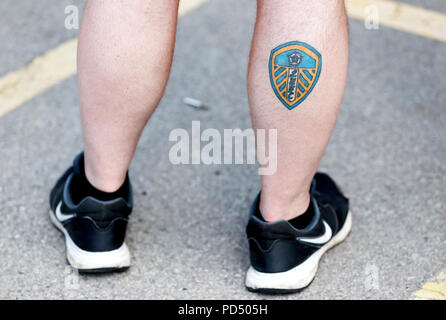 Una vista dettagliata di una Leeds United fan tatuaggio prima del cielo scommessa match del campionato a Elland Road, Leeds. Foto Stock