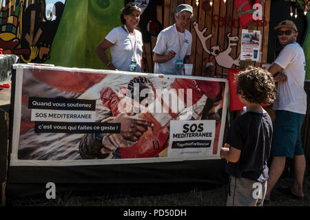 Solidarité, SOS méditerranée,Aquarius, solidarietà, SOS mediterraneo, Aquarius, Festival Bout du Monde 2018 à Crozon Brittany Foto Stock