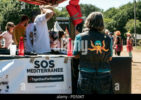 Solidarité, SOS méditerranée,Aquarius, solidarietà, SOS mediterraneo, Aquarius, Festival Bout du Monde 2018 à Crozon Brittany Foto Stock