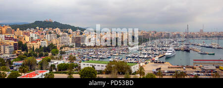 Marina e porto di Palma de Mallorca è un resort in città e la capitale dell'isola spagnola di Maiorca (Maiorca) nel Mediterraneo occidentale. Il ma Foto Stock