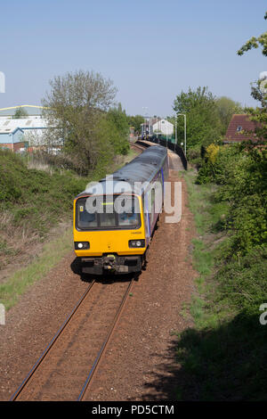 Una rampa settentrionale classe 144 treno dello stimolatore a Dodworth stazione ferroviaria sulla traccia singola linea Penistone Foto Stock