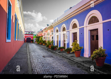 Colorate strade della vecchia San Juan Foto Stock