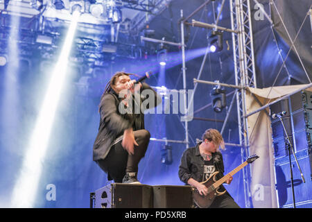 KIEV, UCRAINA - Luglio 06, 2018: Tedesco metalcore rock band Eskimo Callboy esegue dal vivo presso la Atlas Festival Weekend in Expocenter nazionale. Foto Stock