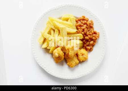 Pepite di pollo con patatine pasto placcato Foto Stock