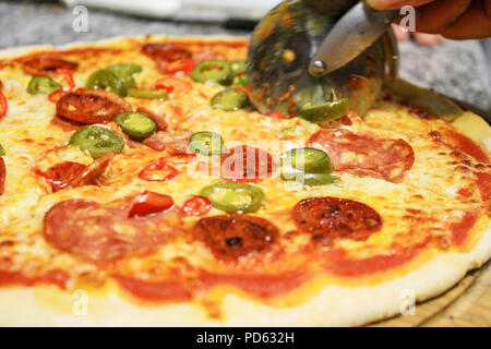 Fresca pizza cotta Foto Stock