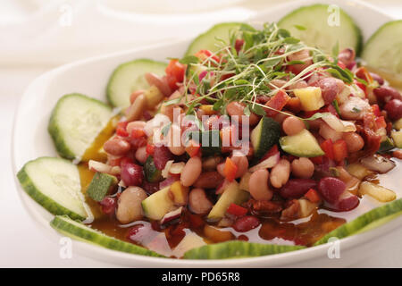Misto sana insalata di fagioli Foto Stock