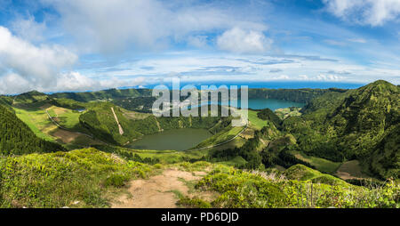 Vista la Caldeira delle Sete Cidades, isola Sao Miguel, Azzorre, Portogallo Foto Stock