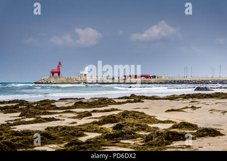 Jeju, Corea del Sud - Aprile 8, 2018: Iho Tewoo Beach si trova vicino al centro città di Jeju. Foto Stock