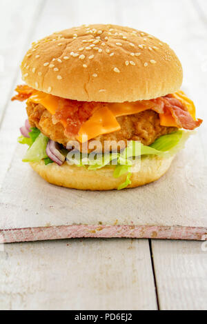 Fritto di pollo Burger di bun Foto Stock