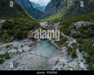 Theth Parco Nazionale è posizionato all'interno di Shkodër County, Albania. Questo straordinario paesaggio è nella parte centrale delle Alpi Albanesi. Foto Stock