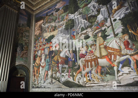 Lorenzo de' Medici conosciuto anche come Lorenzo il Magnifico a cavallo raffigurato come Caspar il mago del murale dal Rinascimento italiano pittore Benozzo Gozzoli nella Cappella dei Magi a Palazzo Medici Riccardi a Firenze, Toscana, Italia. Foto Stock