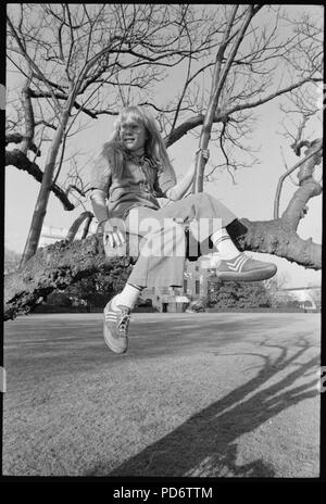 Amy Carter seduta in una struttura ad albero sulla Casa Bianca motivi - Foto Stock