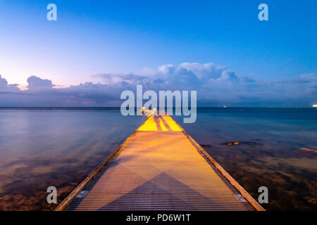 Alba dalla spiaggia di Higgs Pier Foto Stock