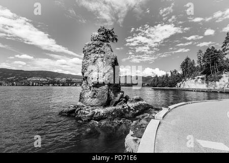 Siwash Rock e il Parco Stanley Seawall Foto Stock