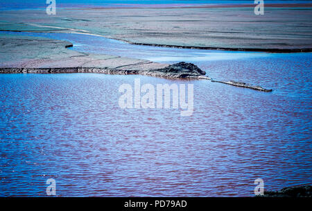 Rifiuti di produzione viene accumulato in acqua Foto Stock