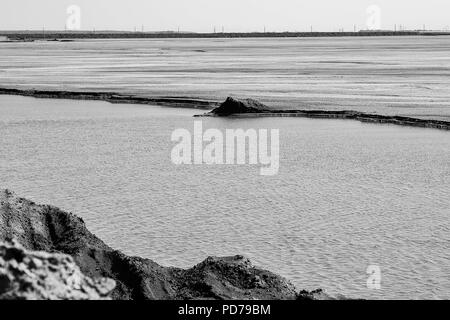 Rifiuti di produzione viene accumulato in acqua Foto Stock