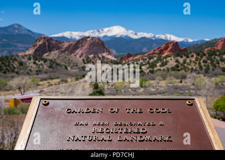 Manitou Springs, 4 maggio: rocce grigie, Sud Gateway Rock del famoso Giardino degli Dei il 4 maggio 2017 a Manitou Springs, Colorado Foto Stock