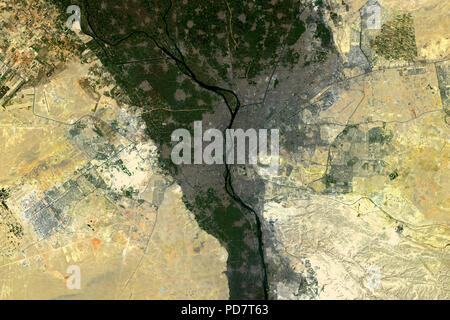 Il Cairo, capitale dell Egitto, visto dallo spazio - contiene Copernico modificati dati Sentinel 2018 Foto Stock